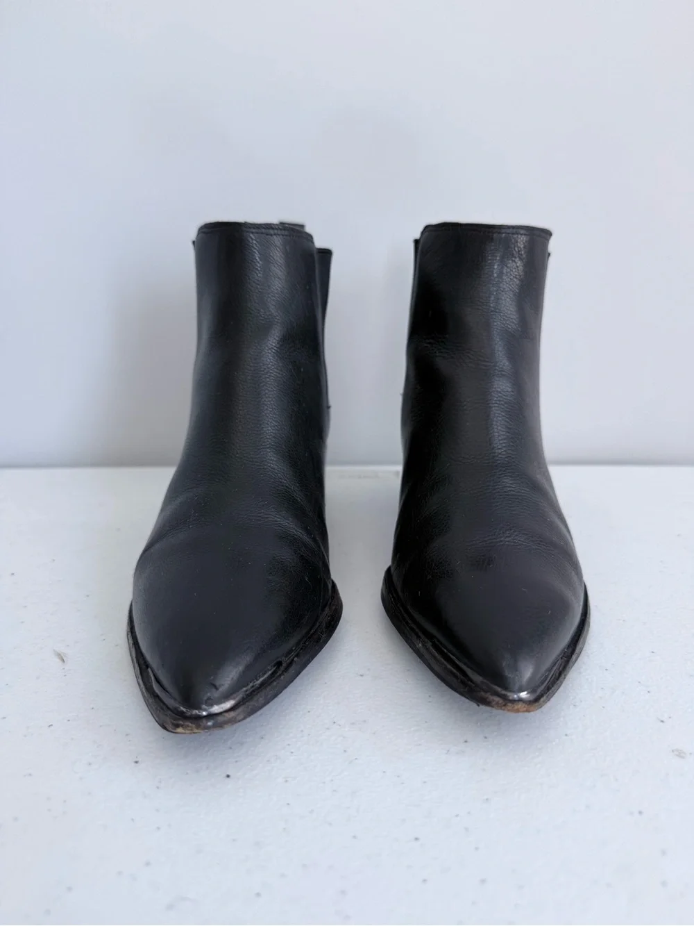Marc Fisher LTD Yale Black Leather Chelsea Ankle Boots Pointed Toe 5 Minimalist